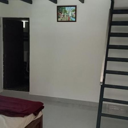 Kund Estate Stay มาดิเครี ภายนอก รูปภาพ