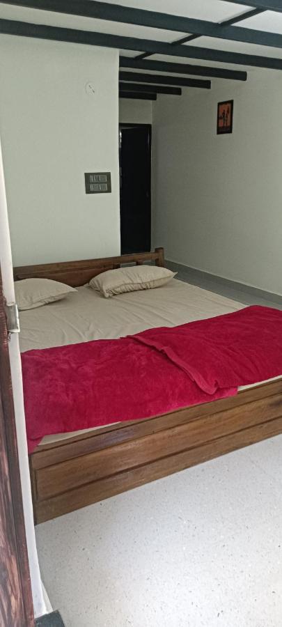 Kund Estate Stay มาดิเครี ภายนอก รูปภาพ